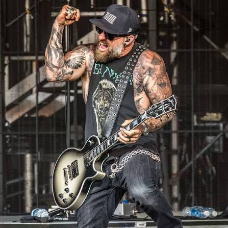 Brantley Gilbert live on tour